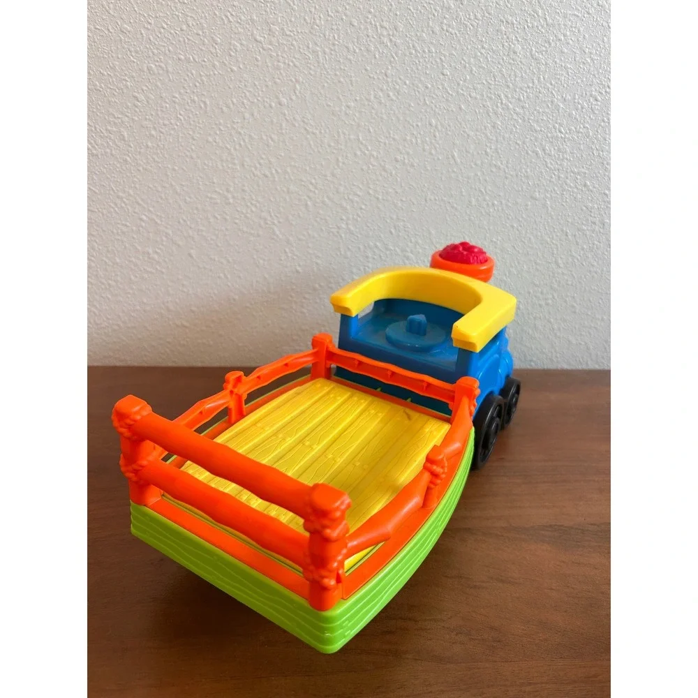 Fisher Price Little People Friendly Passengers Train Blue‎ Engine Trailer